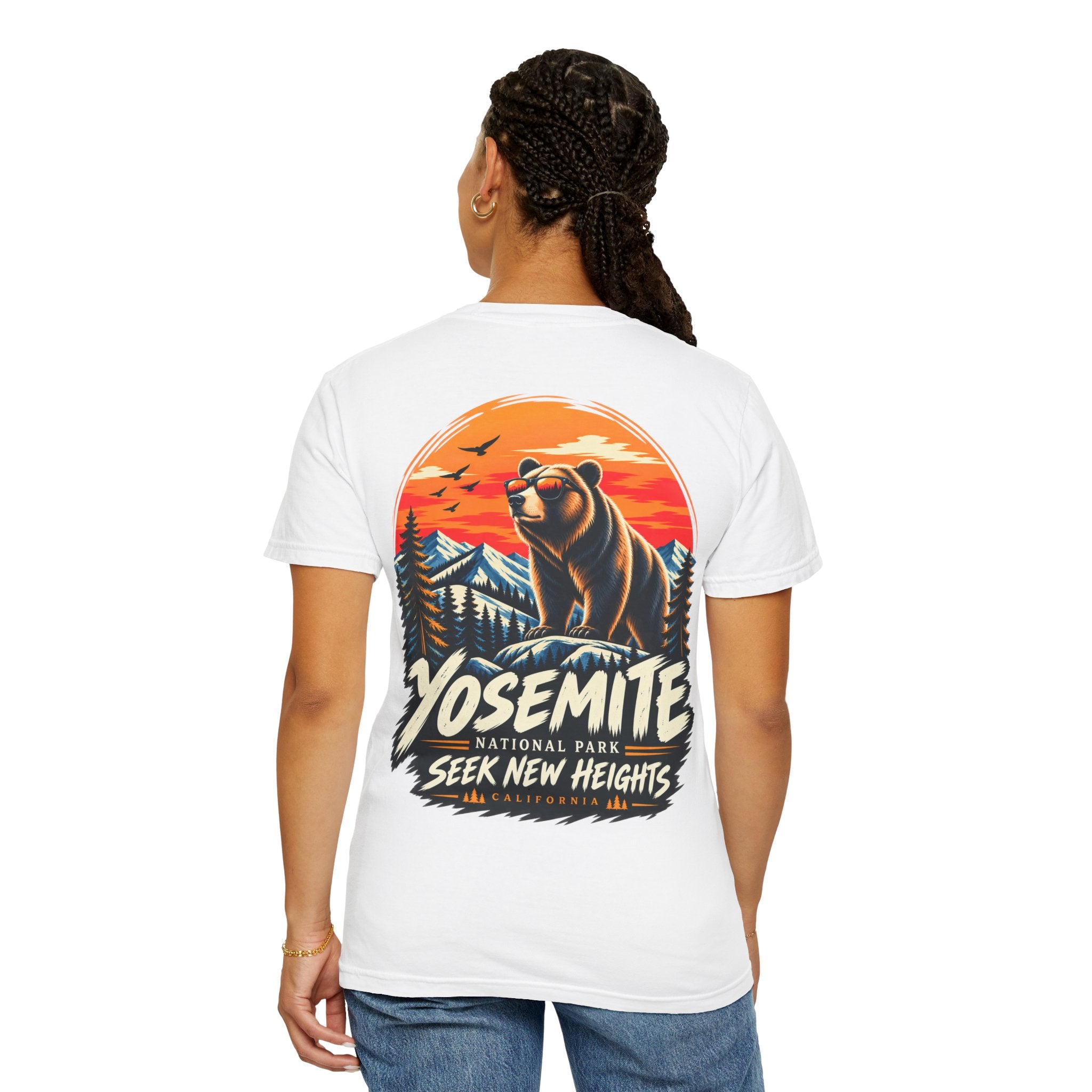 Yosemite National Park Black Bear – Seek New Heights T-Shirt