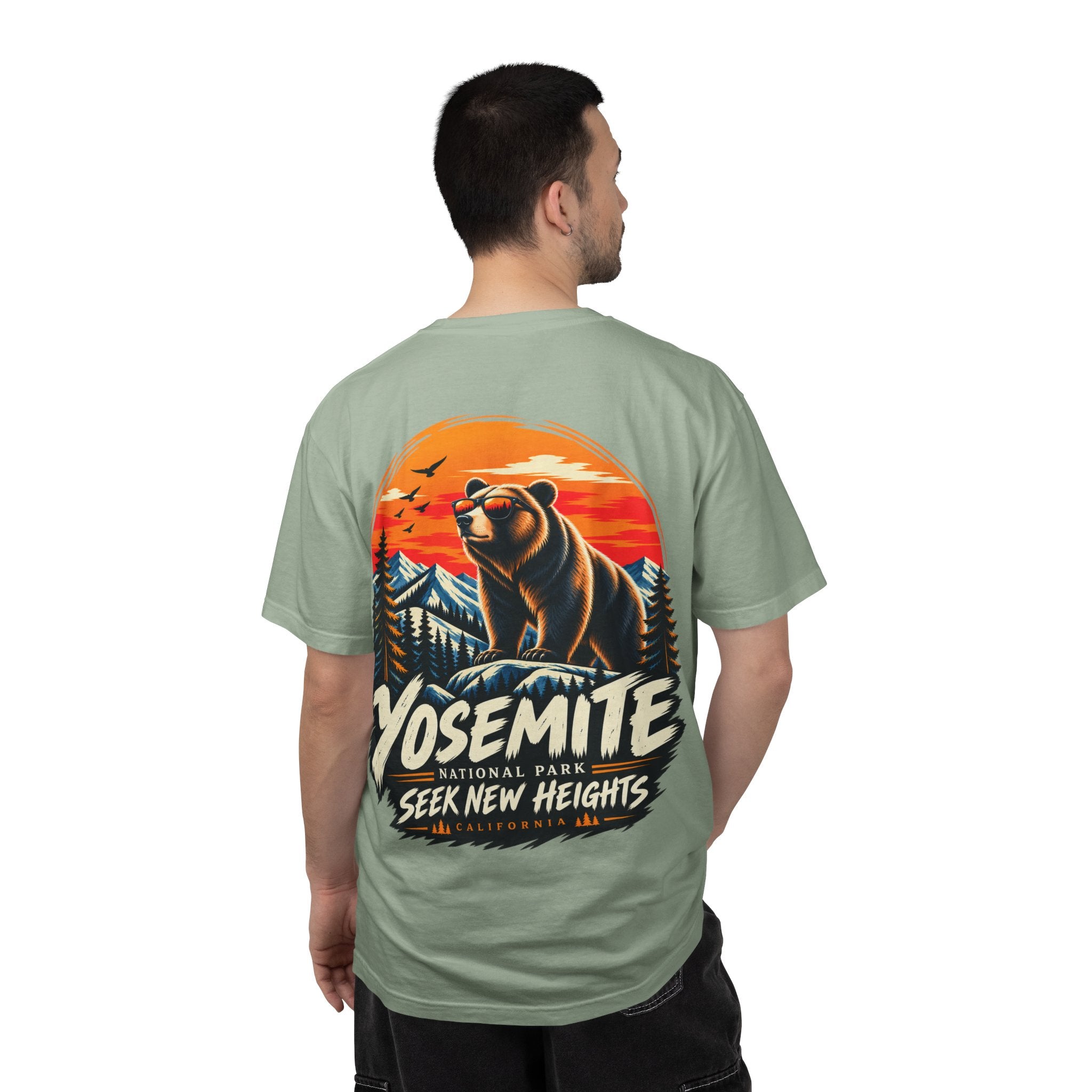 Yosemite National Park Black Bear – Seek New Heights T-Shirt