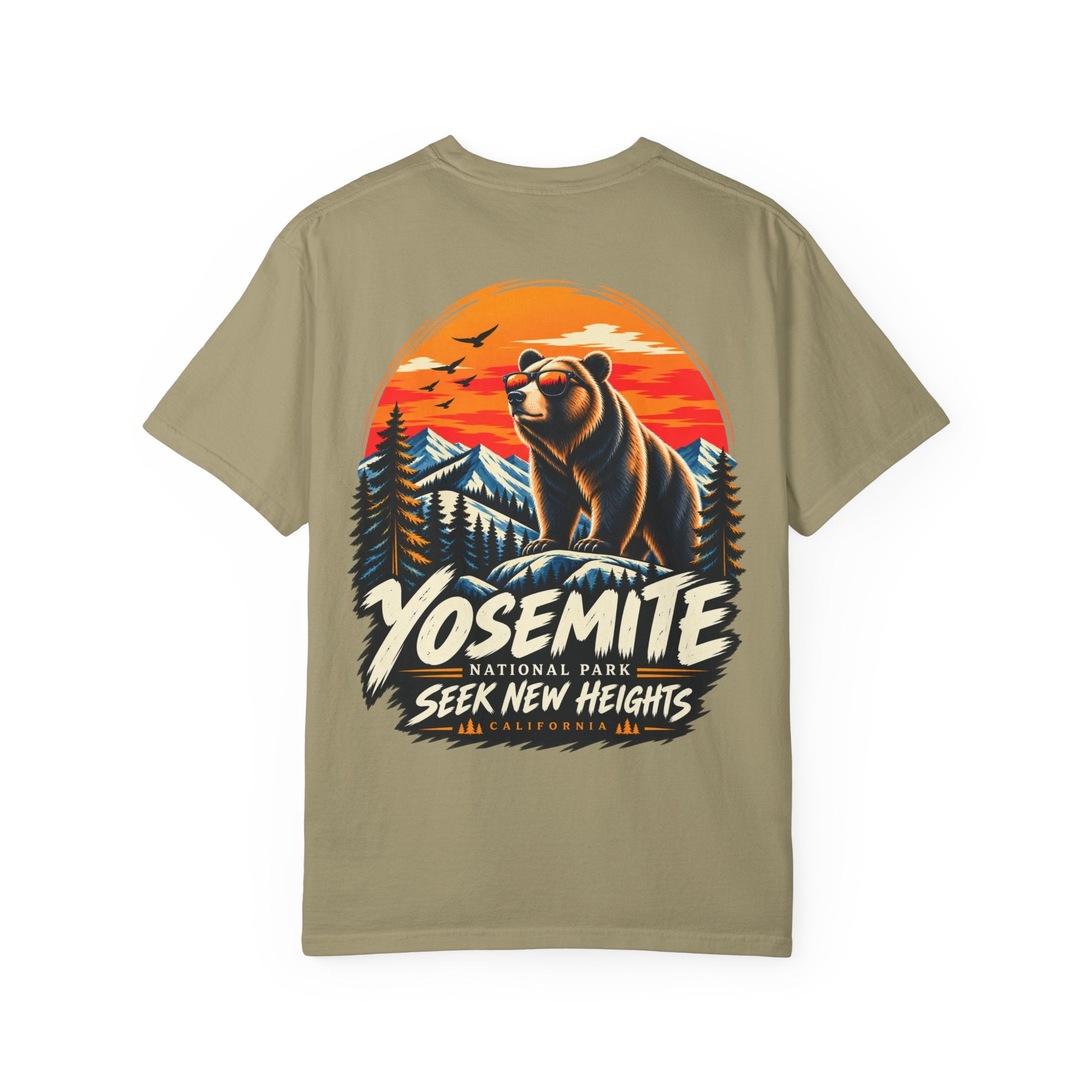 Yosemite National Park Black Bear – Seek New Heights T-Shirt