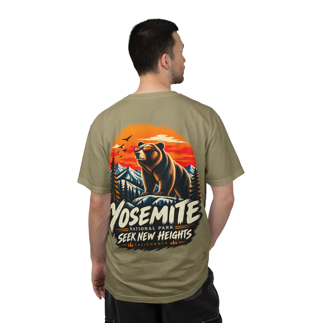 Yosemite National Park Black Bear – Seek New Heights T-Shirt