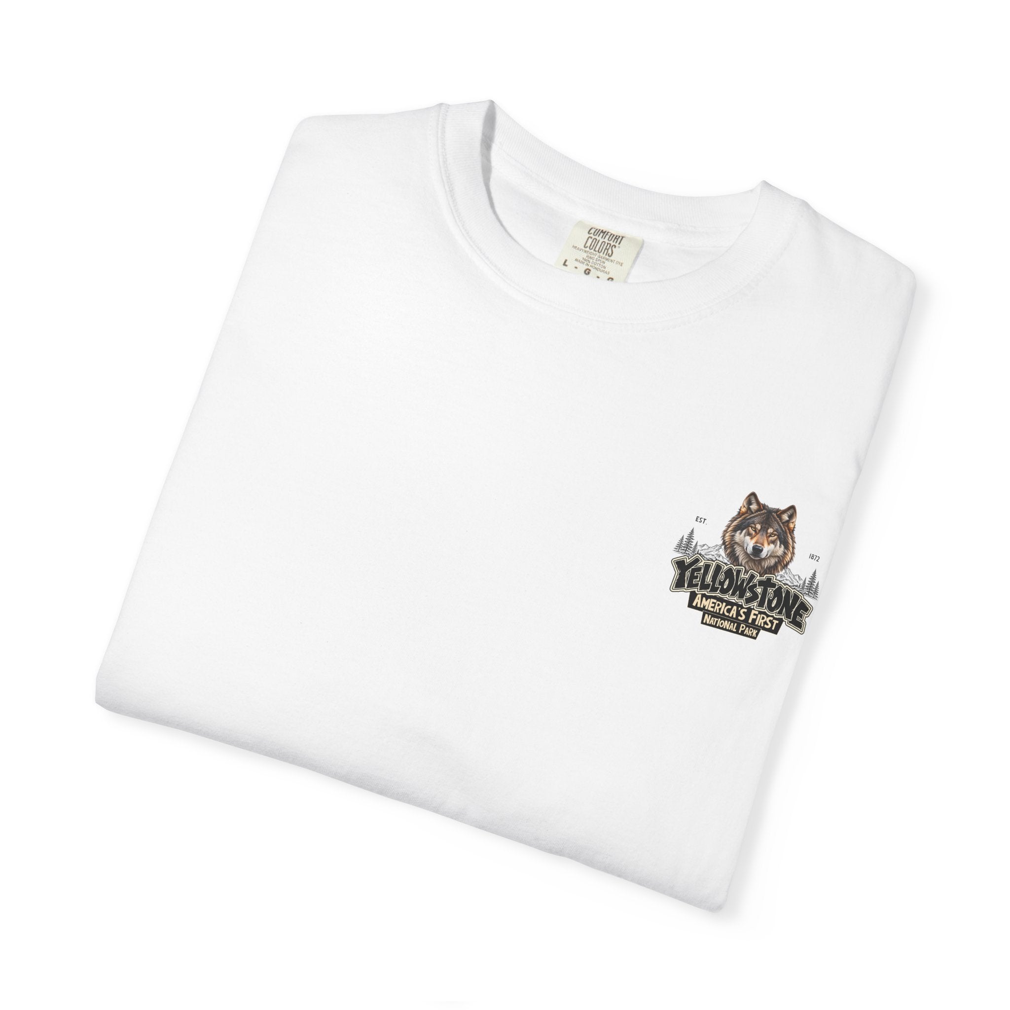 Yellowstone Wolf – Where the Wild Still Roams T-Shirt Model1