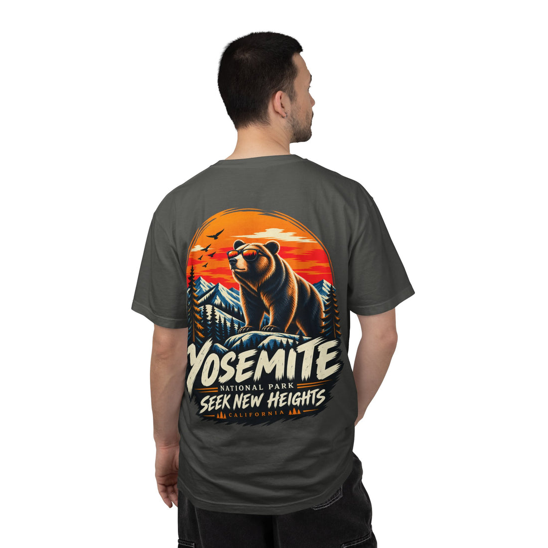 Yosemite National Park Black Bear – Seek New Heights T-Shirt