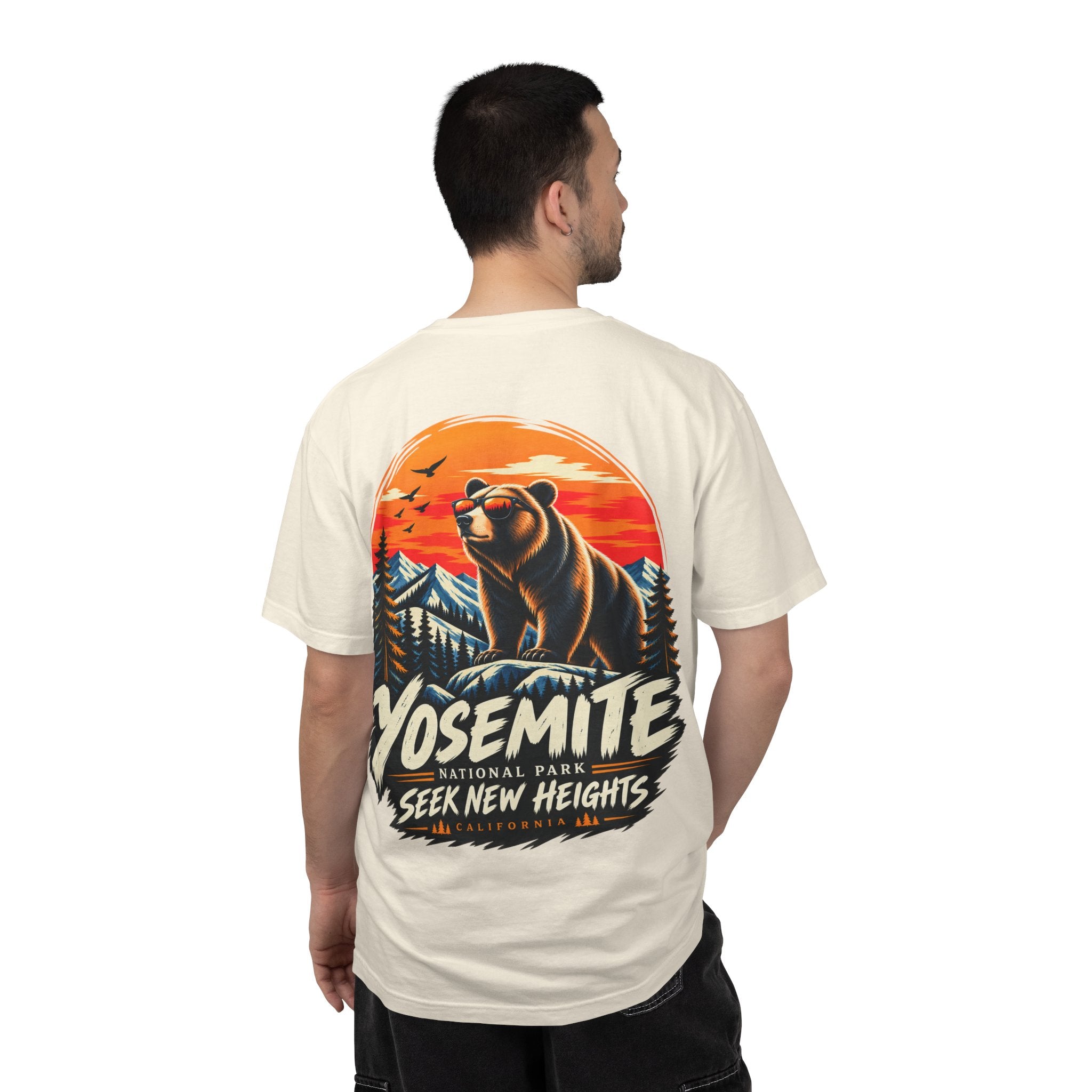 Yosemite National Park Black Bear – Seek New Heights T-Shirt