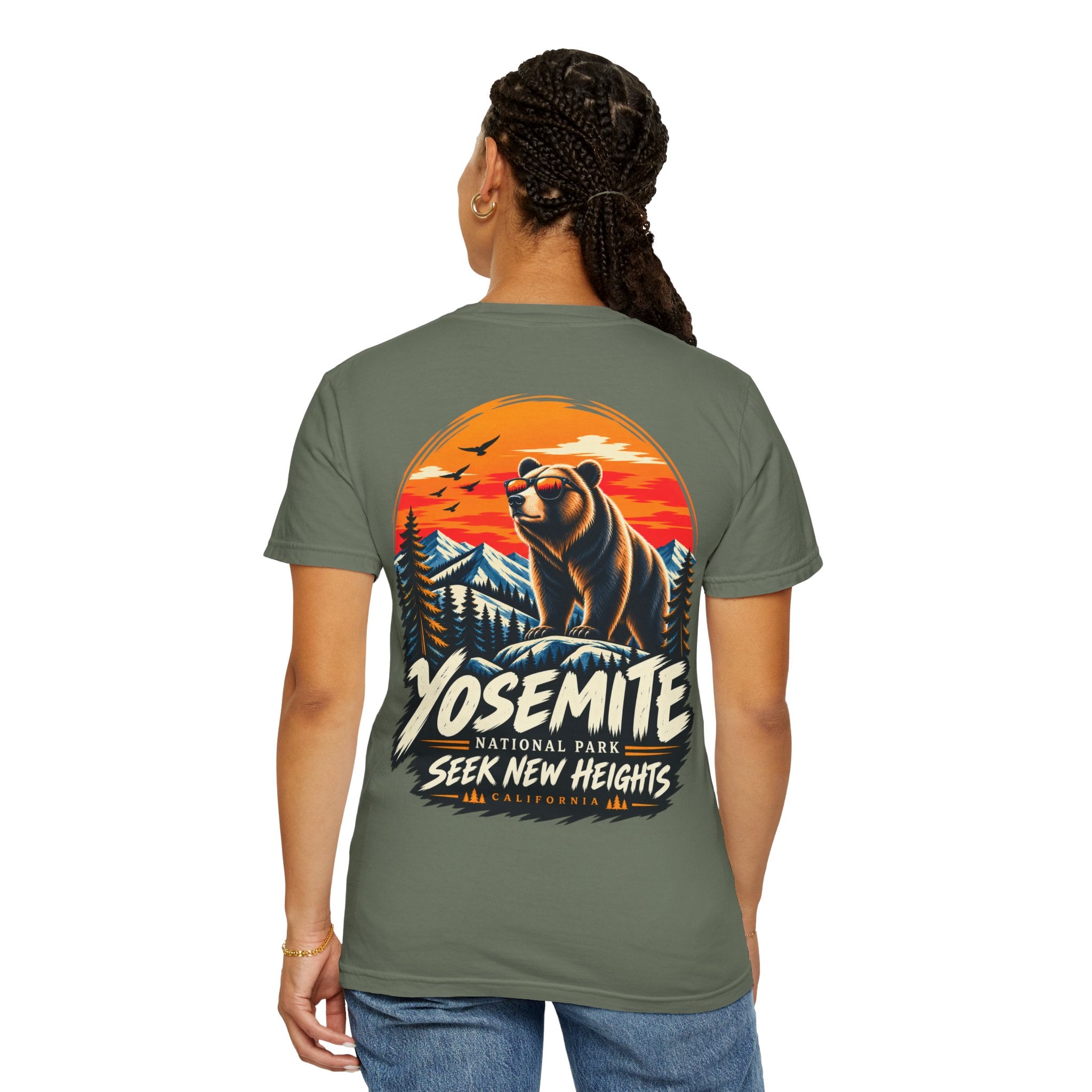 Yosemite National Park Black Bear – Seek New Heights T-Shirt