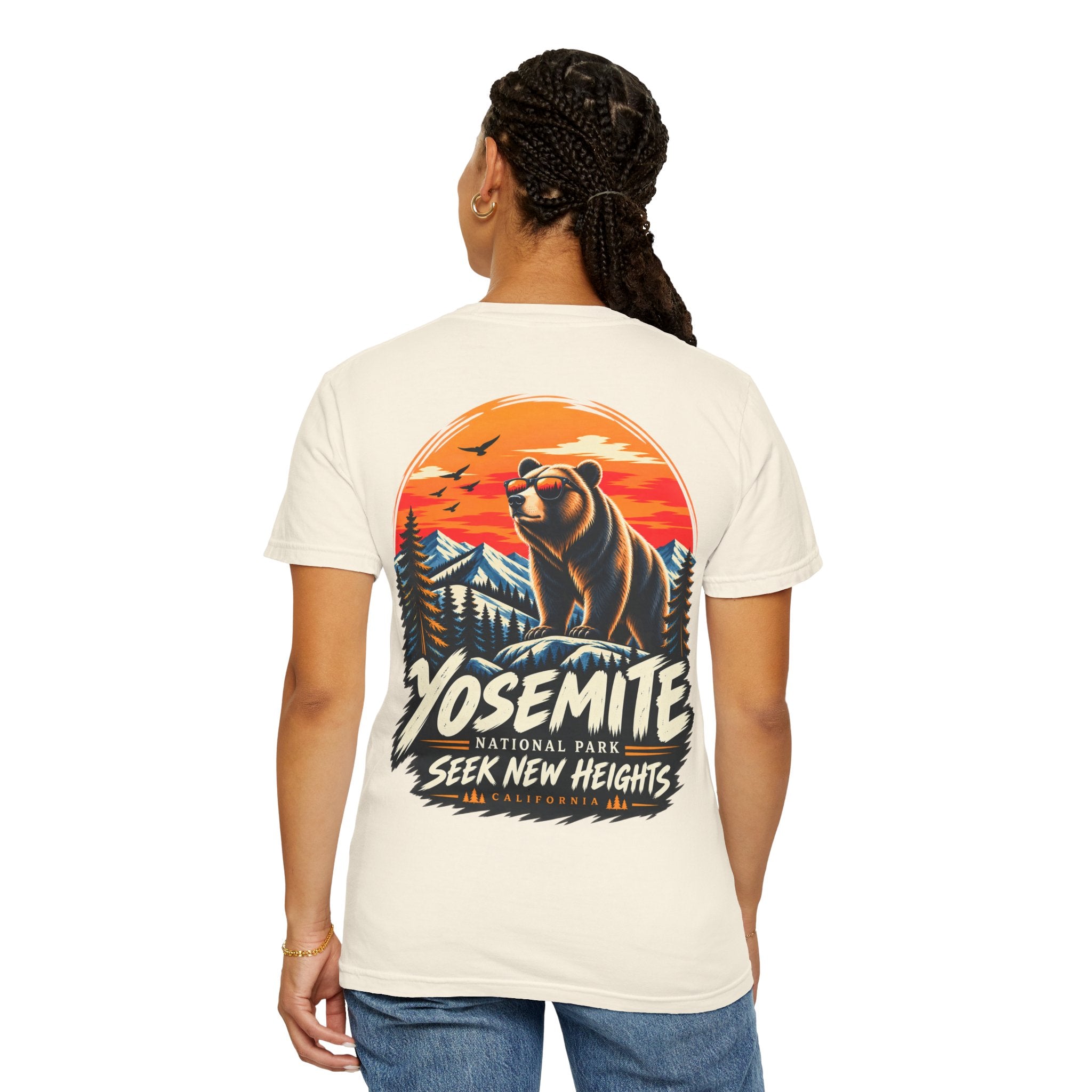 Yosemite National Park Black Bear – Seek New Heights T-Shirt