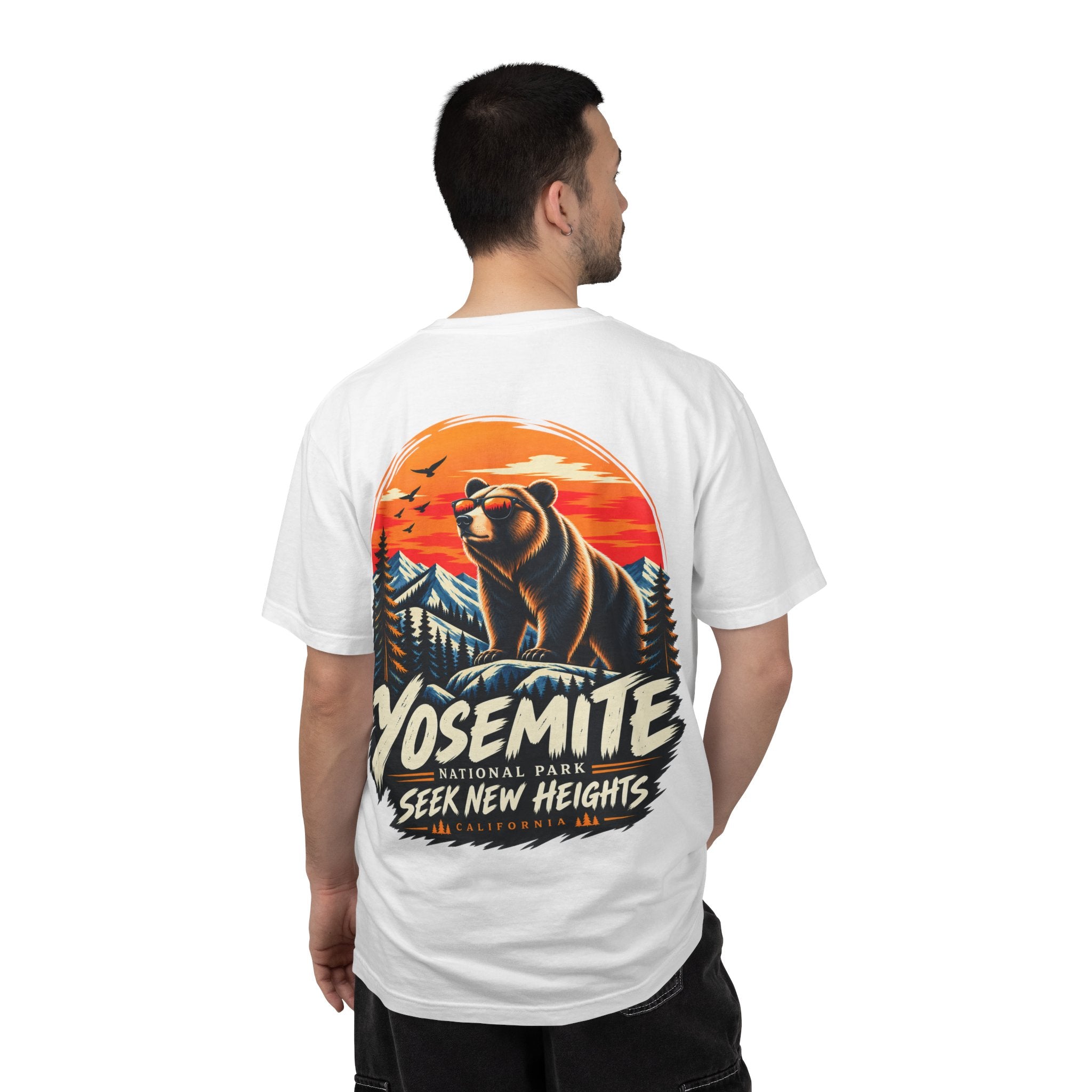 Yosemite National Park Black Bear – Seek New Heights T-Shirt