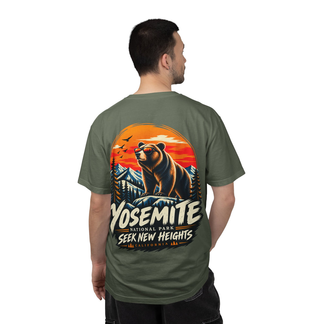 Yosemite National Park Black Bear – Seek New Heights T-Shirt
