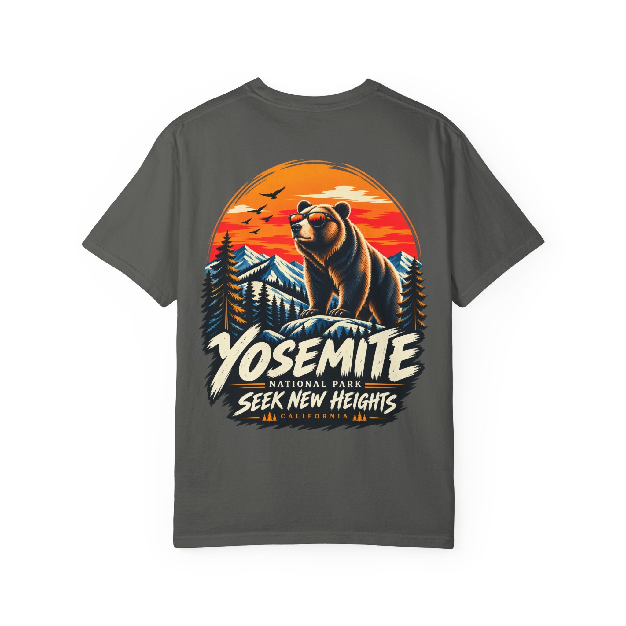 Yosemite National Park Black Bear – Seek New Heights T-Shirt